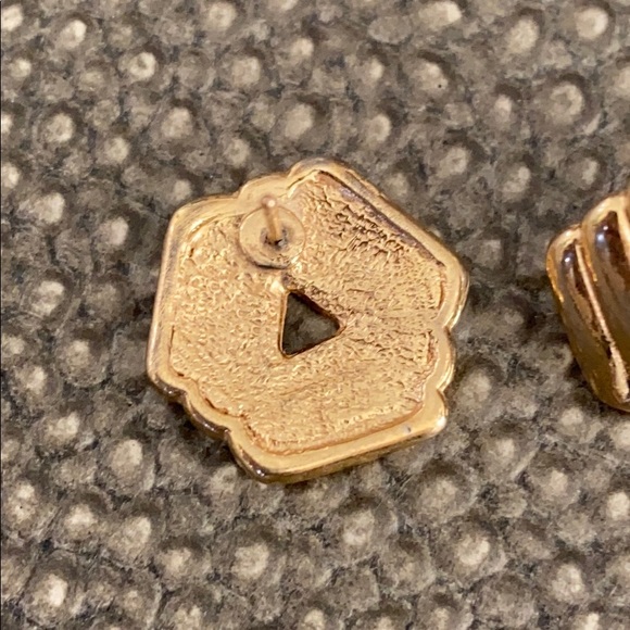Vintage Gold Geometric Stud Earrings - Picture 6 of 7